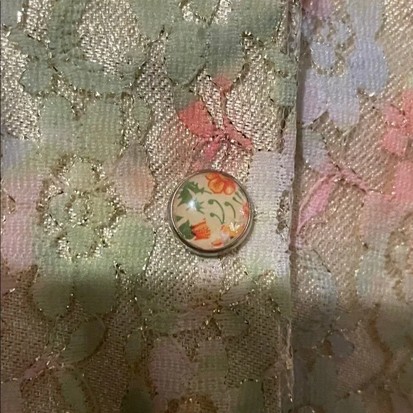 Chic Cream Cardigan with Floral Details - Picture 7 of 14